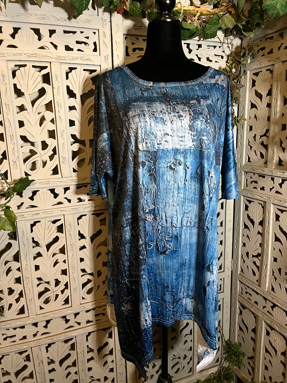 NEW! RELAXED ASYMMETRICAL BLUE & SILVER “ARTSY” GRAPHIC PRINT TUNIC TOP